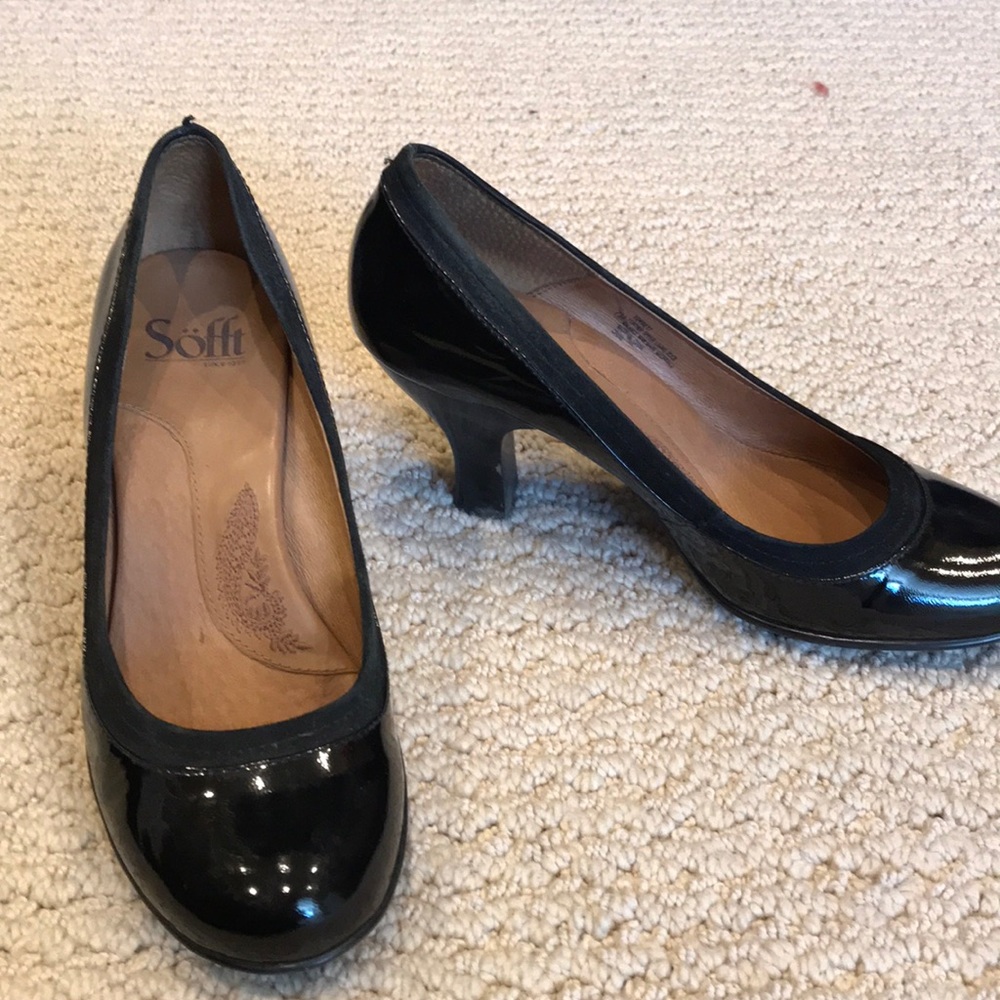 Black Patton leather pump.